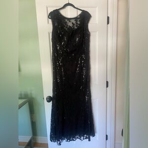 Gorgeous Formal Full Length Sequin Black Dress - Size 14